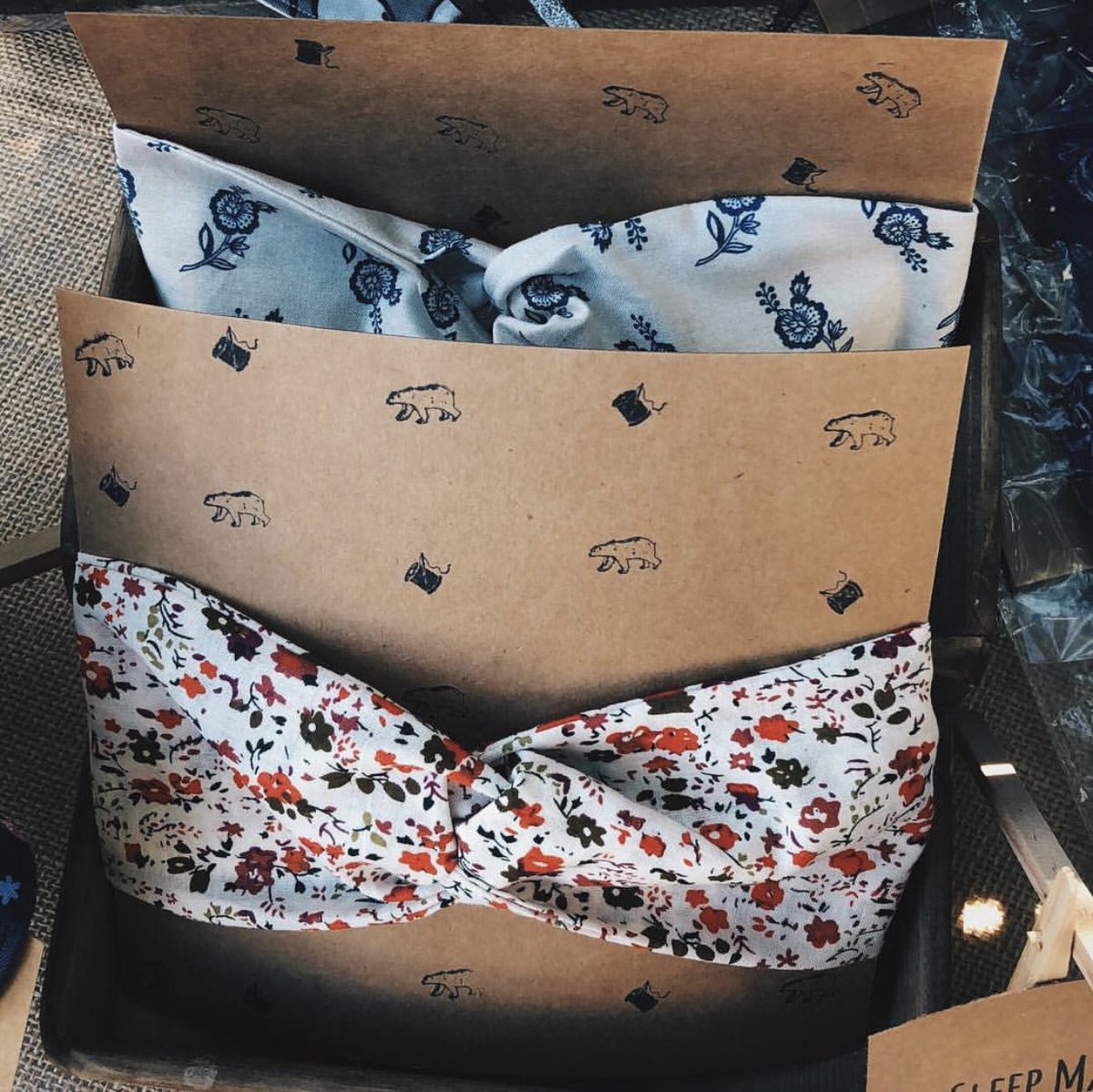 BearandBobbin's tweet image. Latching onto the autumn colour theme, I made this headband a couple of weeks ago - I LOVE the colours, they remind me of the leaves on the ground atm!  @CraftBlogClub #craftblogclub