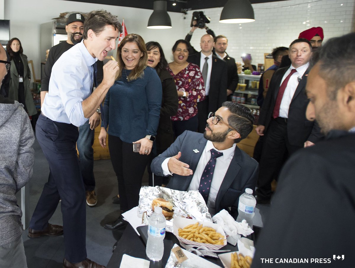 Prime Minister @JustinTrudeau sneaks a fry from a customer while stopping for lunch @Ricksgoodeats @RickMatharu in Mississauga