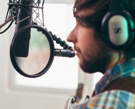 popaudiouk's tweet photo. Block ugly “plosives” and keep singers from spitting all over your mic with a #popfilter https://t.co/uPiWDbeDlC https://t.co/hJMxRjnTv5