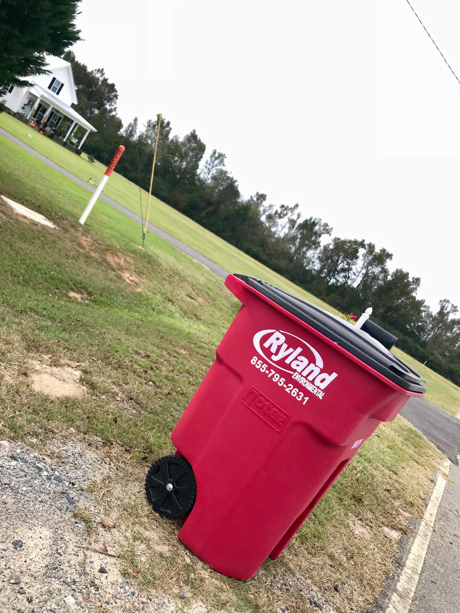ToterLLC's tweet image. Seeing red! Spotted: New Toter carts in Dublin, GA. Our customers think they look great! What do you think? @RylandEnvironm1 #cando #builtforextremes