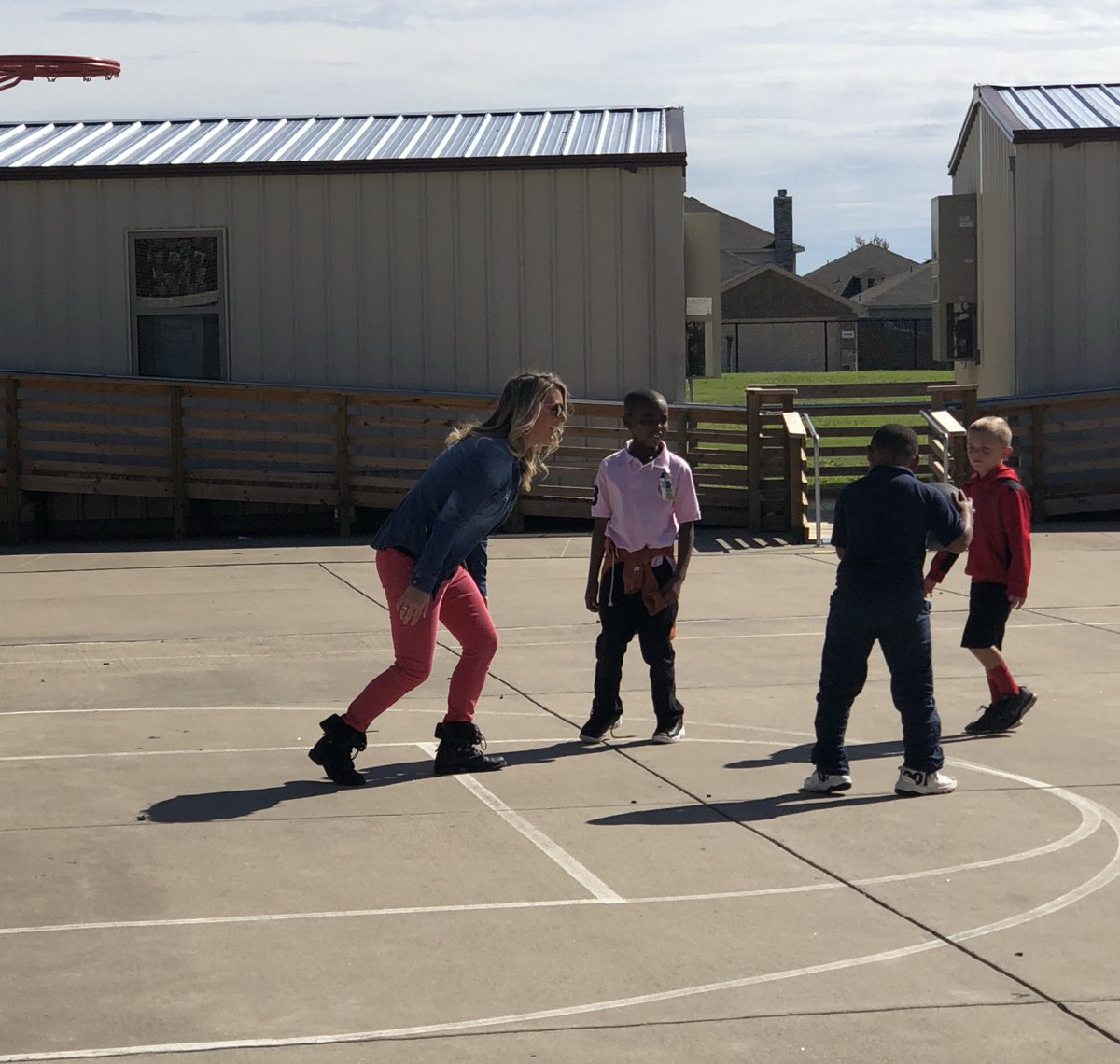 ParkersPirates1's tweet photo. Don’t all AP’s play basketball? Mine does!! #theresnoplacelikewalker @CISDWalker @Mrs_AmberW https://t.co/KGj47Dp5c1