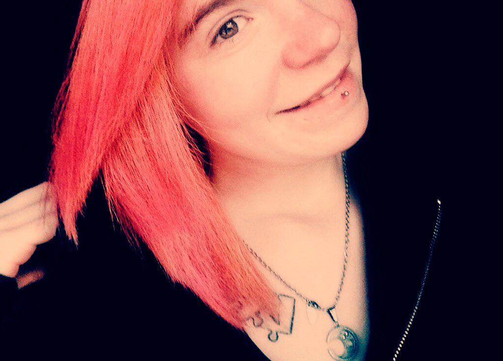 loreenblog's tweet photo. Das Leben ist nicht perfekt: aber es gibt Menschen die es perfekt machen ❤️👆🏻 #leben #liebe #lache @RedLipsGaming @wOOt_nub @NoCGamingLP @LeondaGarbo @W_FreeSpirit @ItsBouwnzZ @sem_pron @multiittti @TempleofGamers ❤️ https://t.co/Eq4tDMsnqt