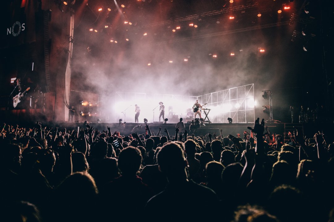NOS_Alive's tweet photo. Have you seen @TwoDoorCinemaClub on NOS Stage at #NOSAlive18? 💥😎👌
(📷 @arlindocamacho) https://t.co/R0VU8CCKd5
