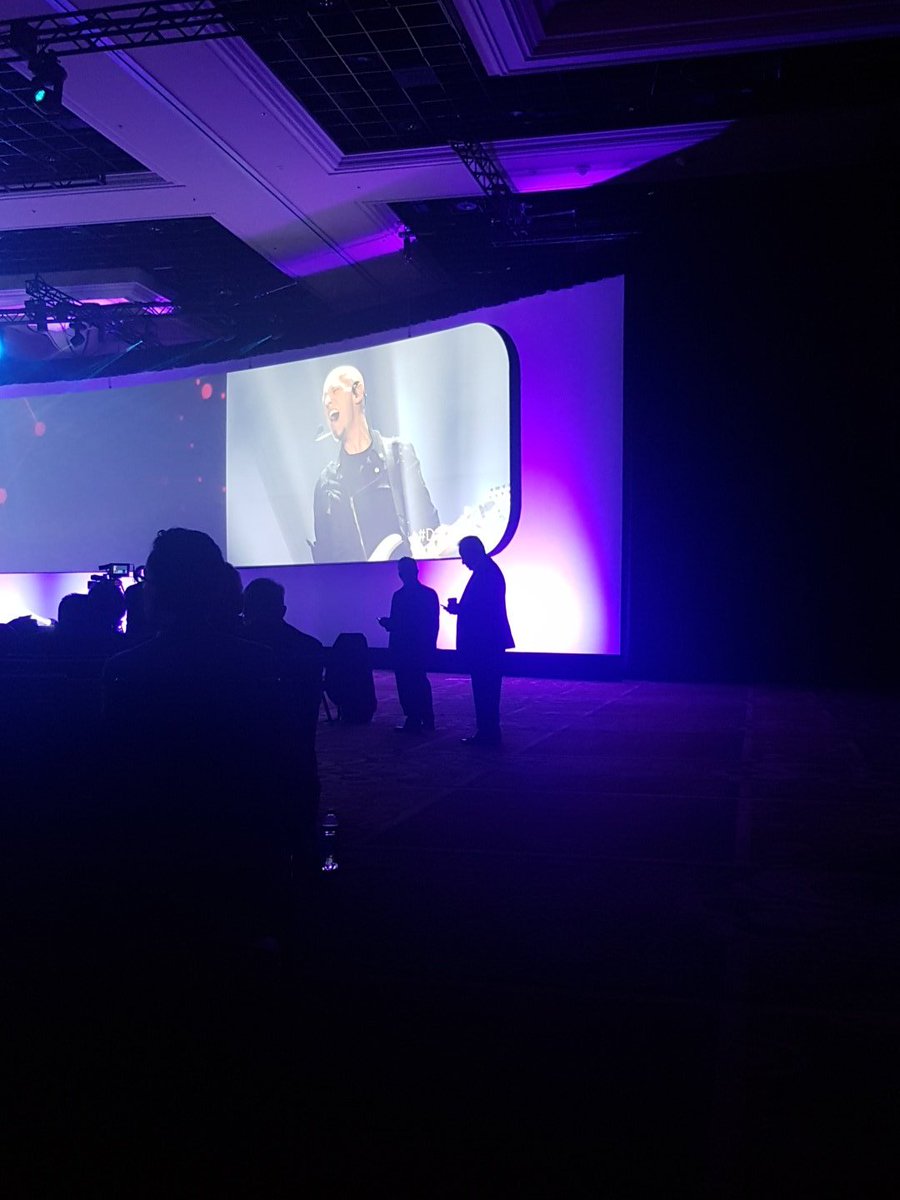 #datadriven fun start to #NetAppInsight at least it woke people up