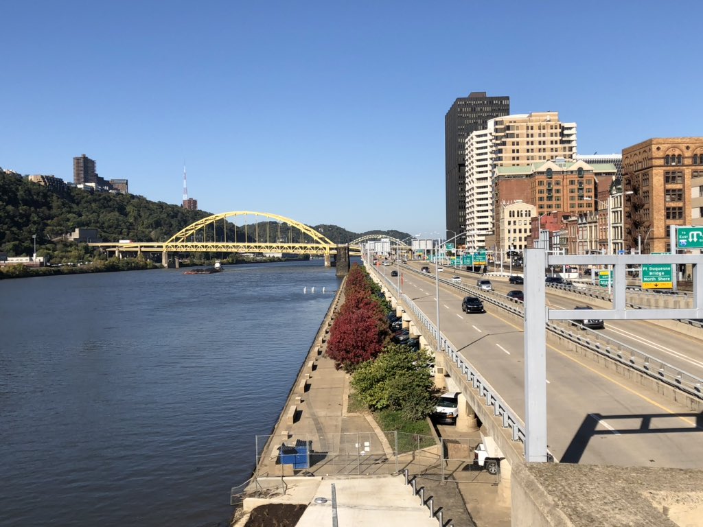 TomGerend's tweet photo. Elevated freeway running along riverfront in downtown Pittsburgh, with parking underneath. KC isn’t alone with regards to impacts of highways on prime downtown real estate. #rvpgh #railvolution2018 https://t.co/E6Vvd0EqYk