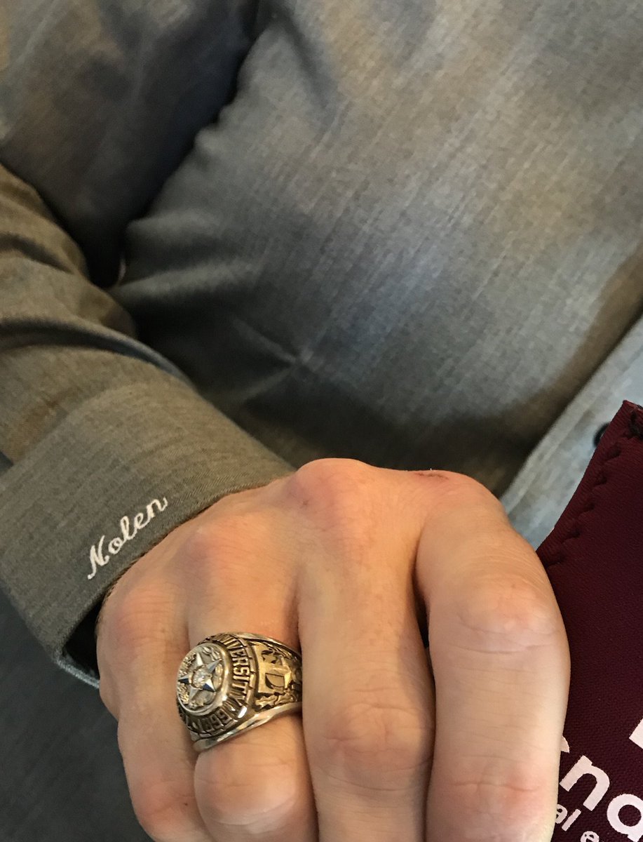 It’s the little things that make the big difference in creating your  #PerfectShirt. Make sure to ask about custom monogramming during your fitting.  

perfectshirtusa.com