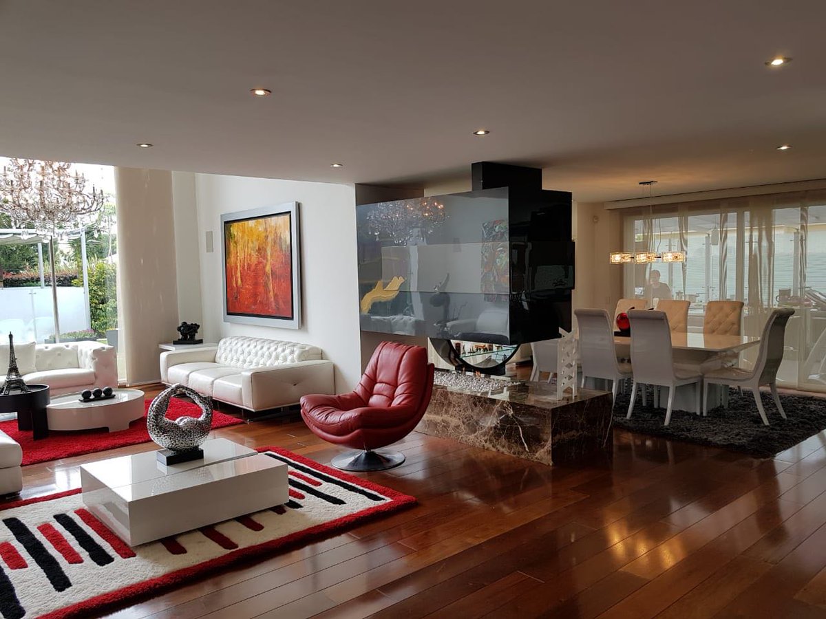 ASconstructora's tweet image. Excelente casa en venta Bogotá D.C.
Hacienda san Simón Condominio Palo Blanco
$3.800 Millones
Área de lote: 1200 M2,
Área construida: 590 M2.
6 habitaciones,
6 baños,
Cuarto de servicio con baño,
Cine y estudio,
Jacuzzi Spa,
Parque infantil…
Contacto: Katherine Ariza 320 4898337