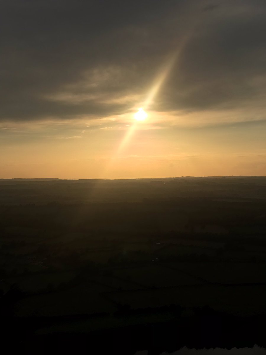 Cotswoldsplan's tweet photo. As the darker nights draw in, I can’t help but remember these beautiful summer sunsets... 🌅 .
#darknights #nights #autumn #winter #sunset #cotswolds #visitcotswolds #england #visitbritain #fields #patchworkfields #travel #placestogo #landscape #nature #naturalbeauty https://t.co/l8qvvp44fg