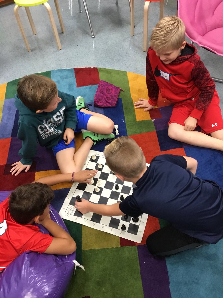 MooreClass803's tweet image. Students teaching students - Chess! @STLChessClub @RobinsonElem @jennmoore134