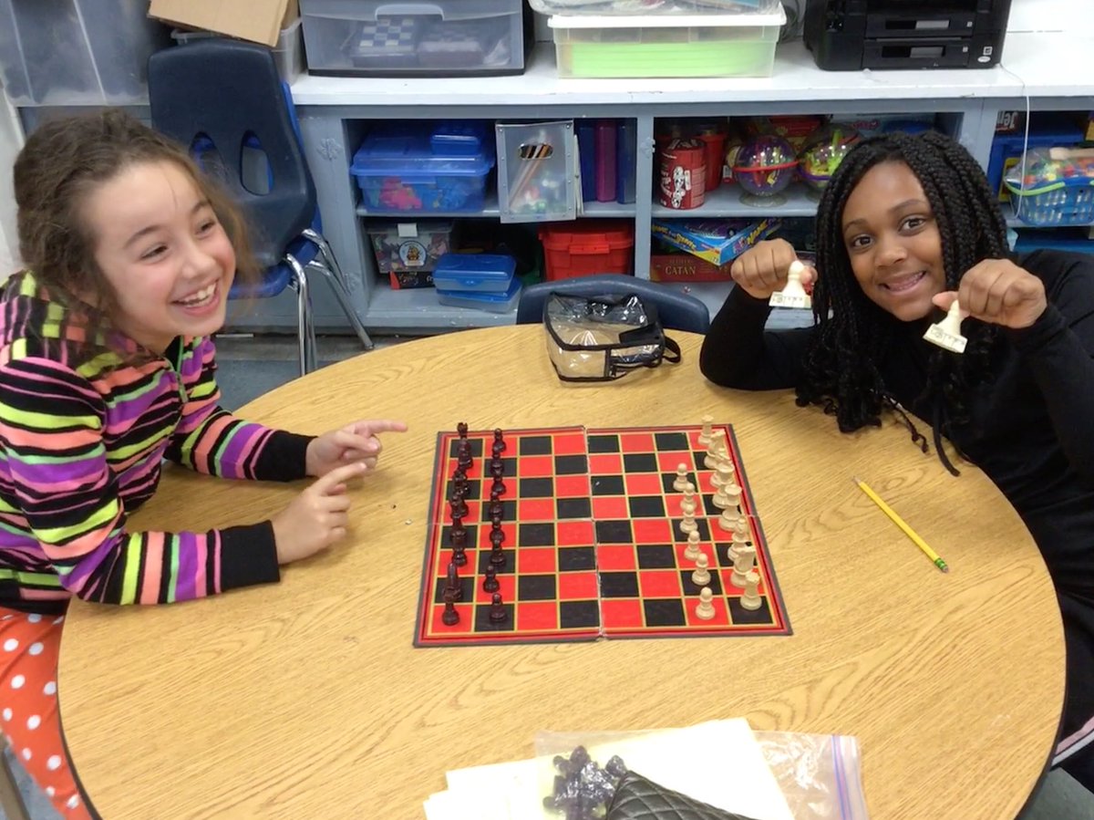 MooreClass803's tweet image. Students teaching students - Chess! @STLChessClub @RobinsonElem @jennmoore134