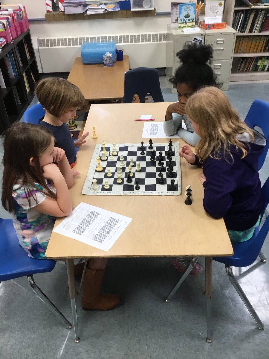 MooreClass803's tweet image. Students teaching students - Chess! @STLChessClub @RobinsonElem @jennmoore134