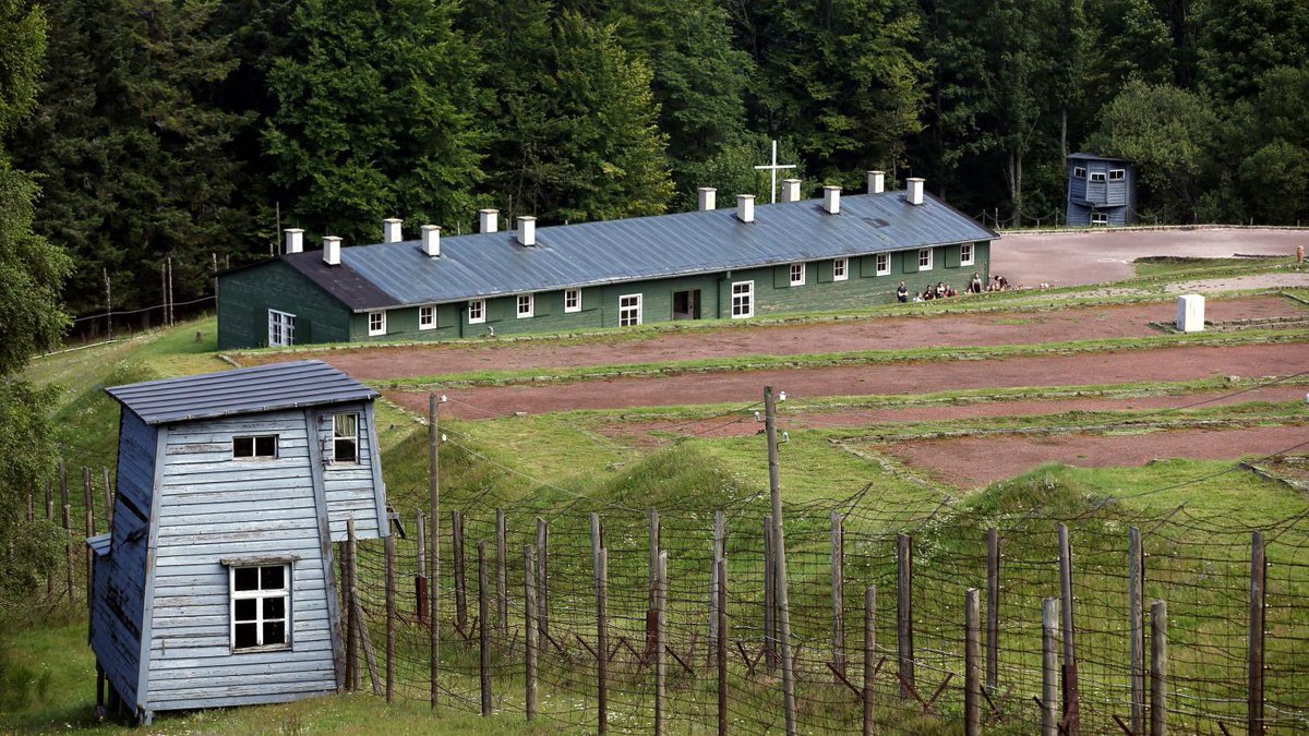 franceinfo's tweet photo. Bas-Rhin : l'ancien camp de concentration du Struthof, devenu lieu de mémoire, va être rénové

https://t.co/3vtdRviXZi https://t.co/Qe4mEcVFsn