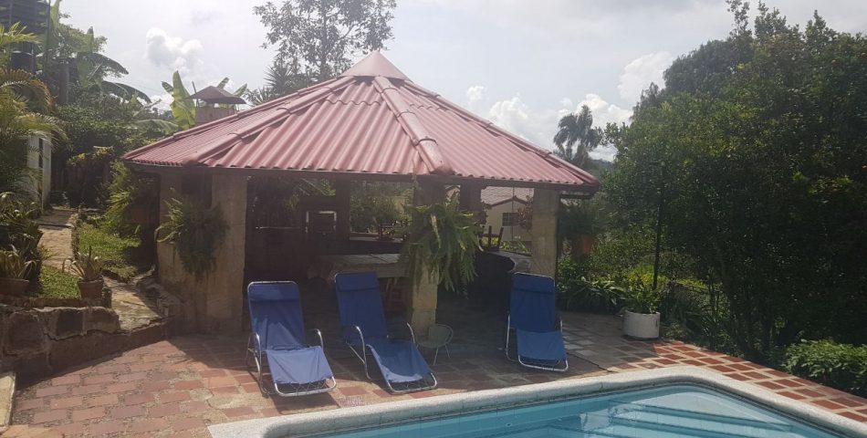 ASconstructora's tweet image. FINCA EN VENTA, SASAIMA CUNDINAMARCA
Bella finca de recreo, en Sasaima Cundinamarca, excelente oportunidad de negocio, vendo motivo viaje.
$1.100 Millones
Área: 3800 M2
Habitaciones: 3
Baños: 4
Garajes: 2
Info: Katherine Ariza 3204898337