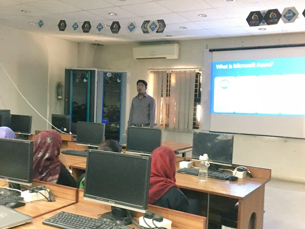 DaniyalSalem's tweet photo. Introducing First Time in Pakistan "Microsoft Azure New #AzSeries Certifications" 

@Azure New Certifications based workshop at @NEDUNIVERSITY. Add your skills that you actually need to be "successful"

#azure #certification #training #IaaS #PaaS #SaaS #openenrollment https://t.co/Zj75JRvCUy