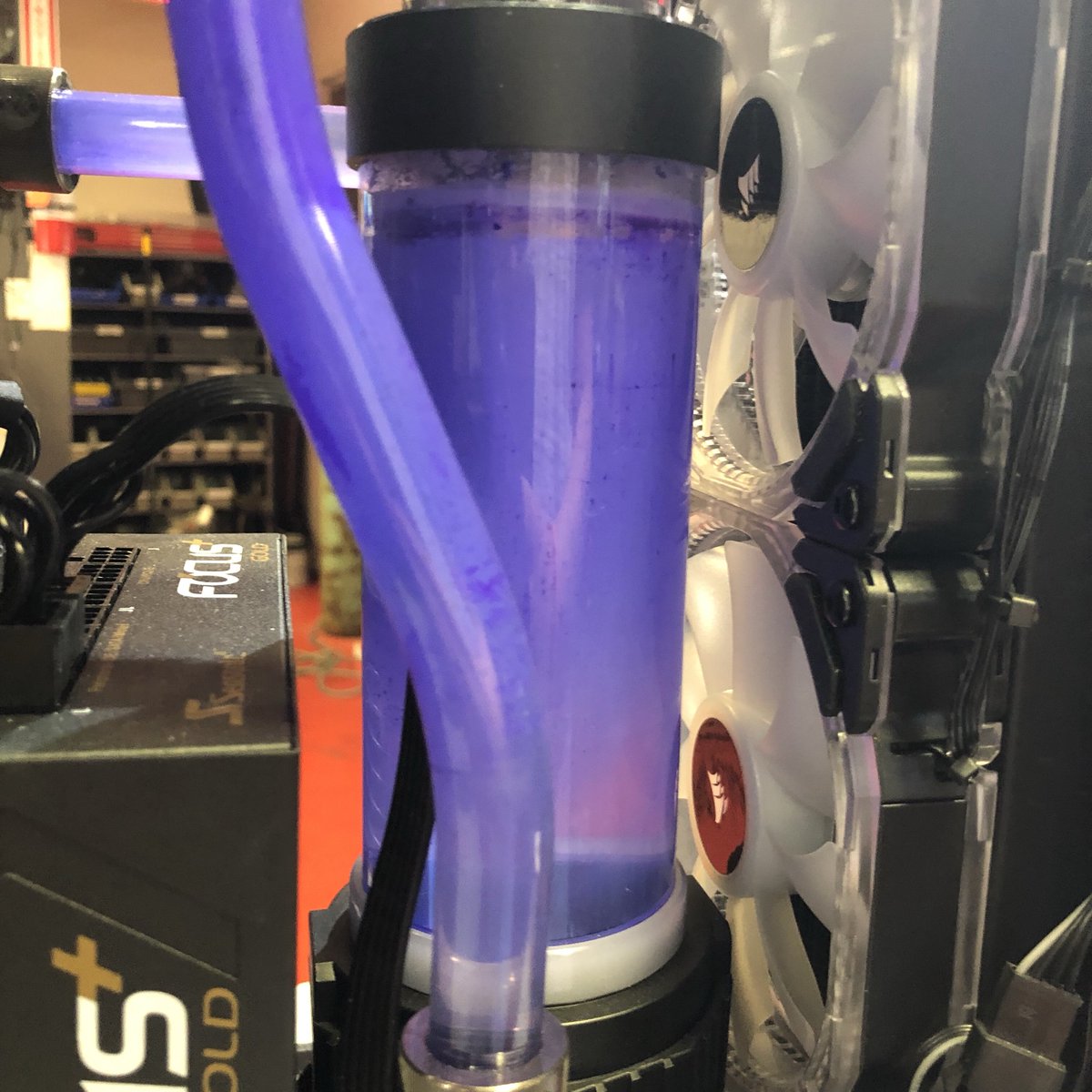 OverkillGame's tweet image. This is after one year of use, opaque fluids eventually build up and separate in your system. If you want easy maintence, go with transparent fluids. #iRepairFast #LiquidCooling