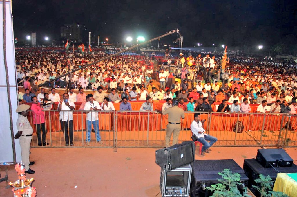 DKShivakumar's tweet photo. Addressed a massive rally in support of our candidate Shri V.S Ugrappa at Hospete.

With the campaign gaining momentum, Congress is all set to snatch the Ballari Lok Sabha seat from the BJP in this by-election. https://t.co/nAuu20yvCB