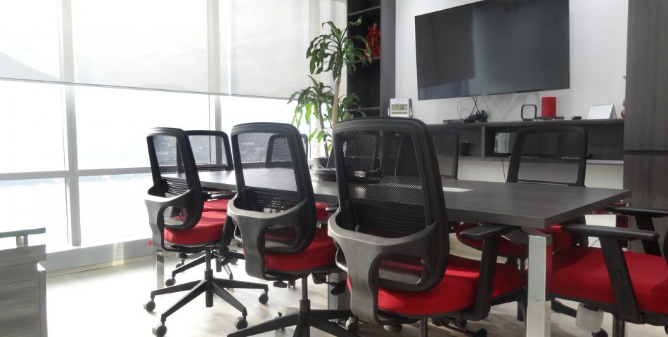 ASconstructora's tweet image. Vendo la mejor y la más lujosa oficina, Para estrenar, Ubicada estratégicamente en el Centro Empresarial Santa Bárbara (Av. Carrera 9 #115-06), 160 Mt2, 
3 Parqueaderos, Vista 360 grados
$3.200 Millones
Venta: Katherine Ariza – Cel: 320 4898337