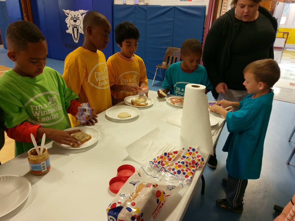 LIM health and fitness club used fall shaped cookie cutters to make peanut butter sandwiches. @leahmmcopeland <a href="/WinnwoodRocks/">Winnwood Elementary School</a> #wwproud