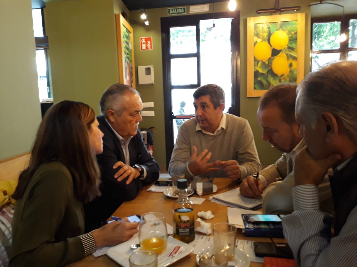 RRMMJerez2020's tweet photo. Los representantes de los Reyes Magos de Jerez conocen la campaña de recogida de juguetes nuevos que inicia en diciembre Sin Límites Comunicación y Rotary Club. #NavidadesDignas #Jerez #ReyesMagosJerez2019  #NavidadJerez https://t.co/lzl0LyA0oy