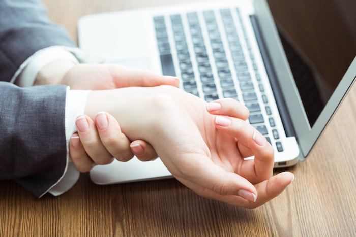 Prevent Carpal Tunnel Syndrome at the Office
(ow.ly/zMgH30m4Dql)

#CarpalTunnel #WristHealth #FairbanksAK