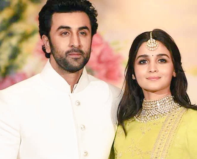 ALIA_FANCLUB_'s tweet photo. 😍😍😍😍😍😍😍 @aliaa08 accepted that she is in relationship with #RanbirKapoor they both look cute together #AliaRanbir https://t.co/uALSx4QyW3