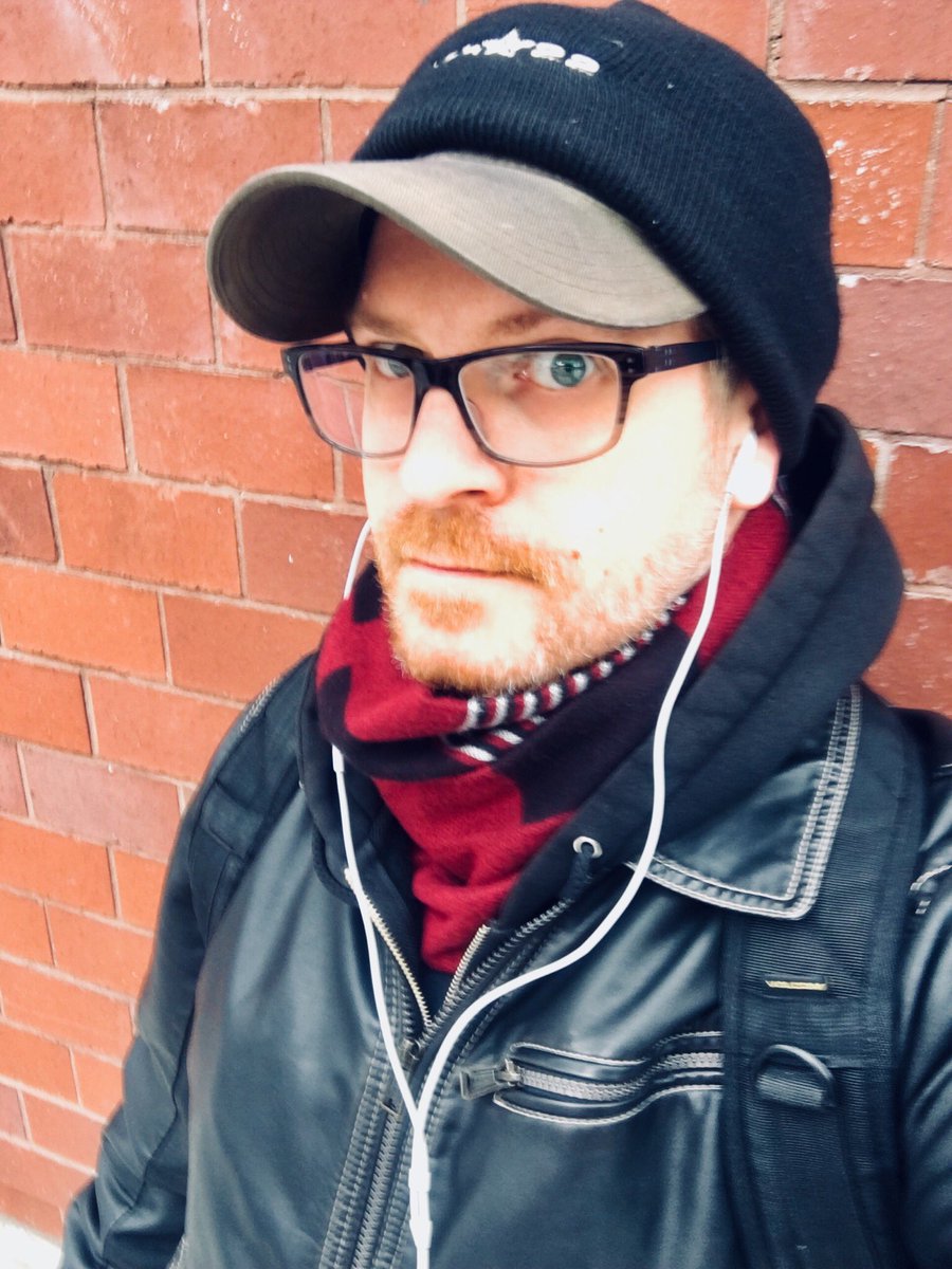 AbsolutDoonan's tweet photo. #scarf and #hoodie #weather has arrived!

#catch22 #streetlightmanifesto #ska #skapunk #nyc #hat #volcom https://t.co/oZoIdsgvjQ