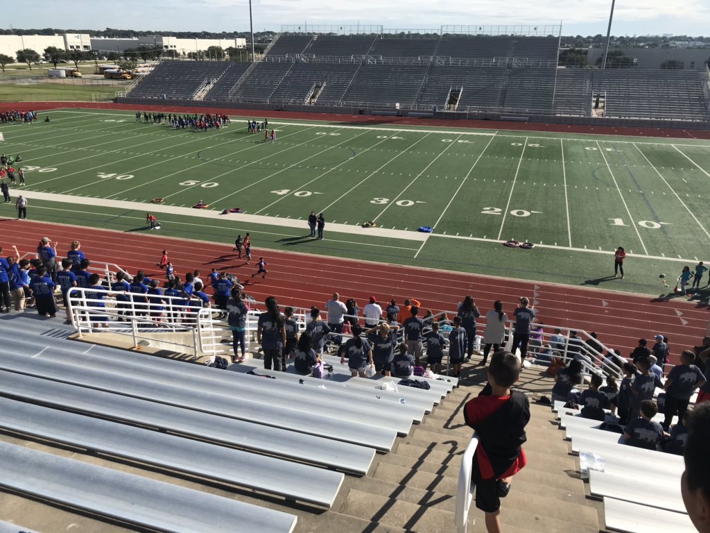 CenCounselorJJ's tweet photo. Whew, just watching has me exhausted - what a busy day! Go fifth grade! District track meet @CentralCFB @MrsReynoldsTX @mstoribenner @Ms_Araiza @burnettteach @ms_solorzano1 #Centralisawesome https://t.co/bDvhaHYKwP