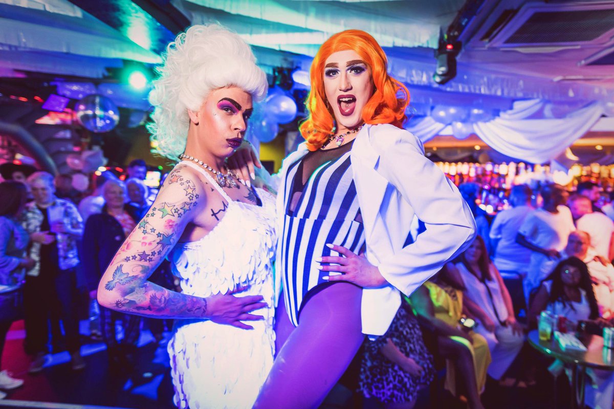 Dragbanksrobbin's tweet photo. Virgin in White with my #sister Alexa T
#drag #dragqueen #makeup #dragmakeup #cosmetics #brows #lips #eyeshadow #manchester #manchesterqueen #hair #maxfactor #nyx #nyxcosmetics #stargazer #krylon #white #black #fashion #whiteparty https://t.co/E5GShrKxYa