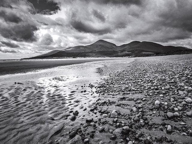HikersBlog's tweet image. Moody shot of the Mournes in the distance by @belfast_and_the_rest ift.tt/2yvaJut