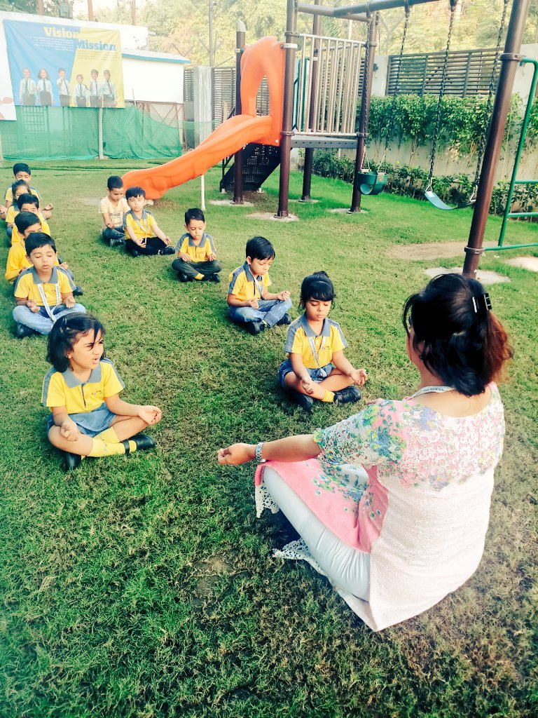 tamanna_sikka's tweet photo. Petalians learning while playing about process of respiratory system.
#Inhale#exhale#oxygen#
carbondioxide#yoga# naturebalance.
@SonaliPrakash9 @ReemaKarwal1 @sapna_sukul @VesraMehak @KumarMa73058484 https://t.co/JeyTpZJxIS
