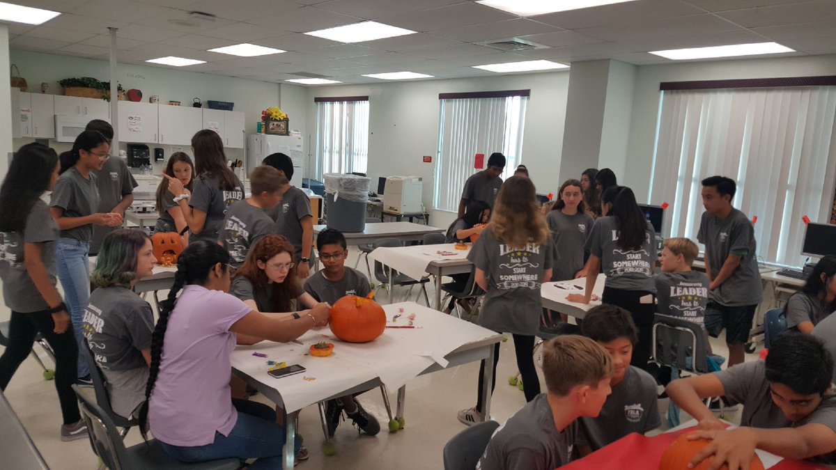 RMSMsDelgado's tweet photo. #FBLA November meeting with Pumpkin Carving Contest! π#pumpkincarving #teambuilding #fblafamily #fblafun #RandallMS @HCPSCTAE @MawhinneyClaire @hcpsMS @HCPSRandallMS https://t.co/bE1dkUKxF9