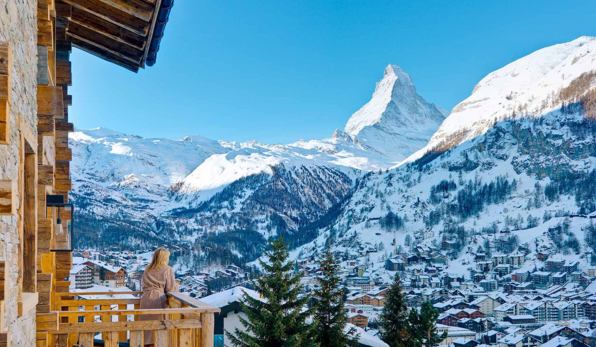 FireflyCollectn's tweet photo. We love the view from the terrace at Chalet Les Anges over #zermatt and the #matterhorn. #mountainview #luxurychalet #luxurytravel #fireflycollection https://t.co/vBv5E1zNcq