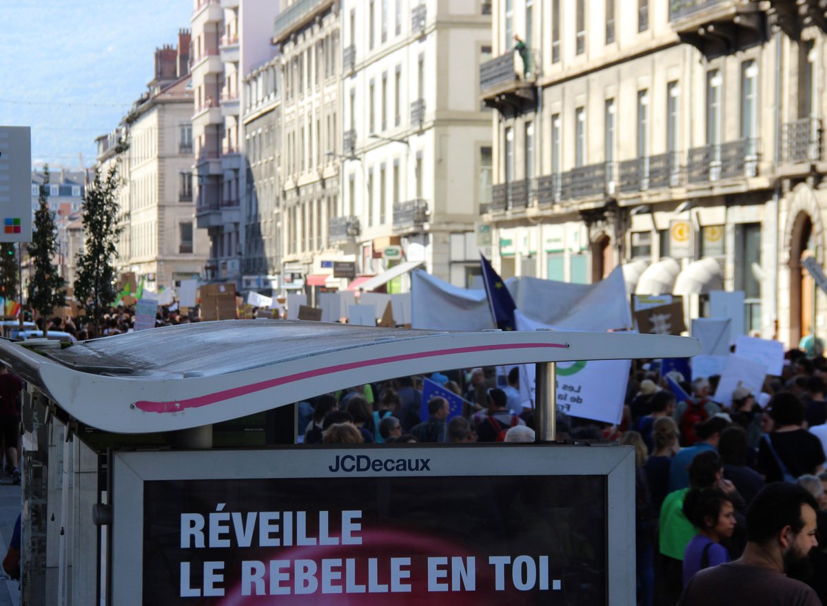 Dalil_B's tweet photo. Climat, pollution, solutions. 
➡️Ne manquez pas notre @MagDSciences demain à 11h30 et 19h30 sur @RCFIsere ! https://t.co/ibvNai7S7E