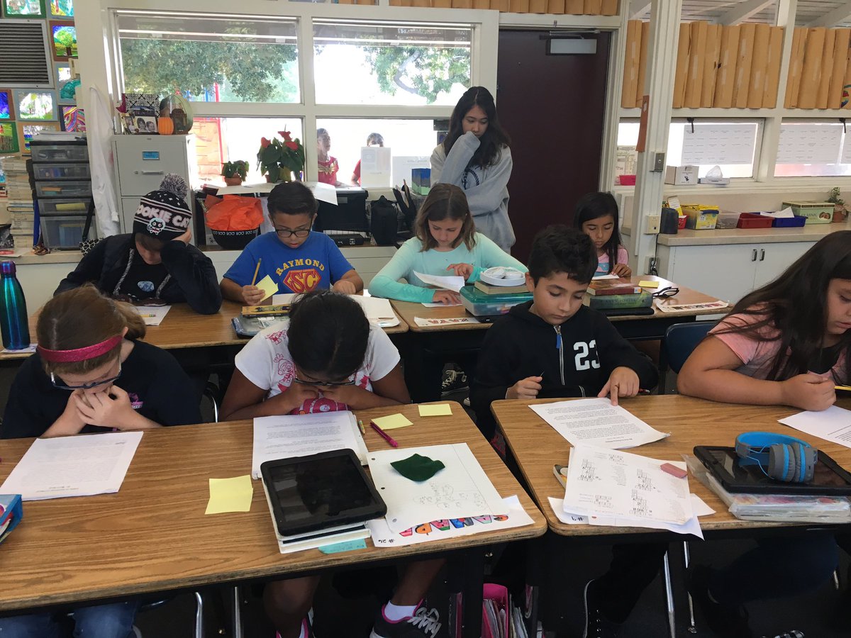 BaggerRaymond's tweet photo. 5th Graders Celebrating their 2nd personal narrative pieces by leaving positive feedback. #raymond_school #raymondraccoons #FSDLearns https://t.co/zegzNtcs0D