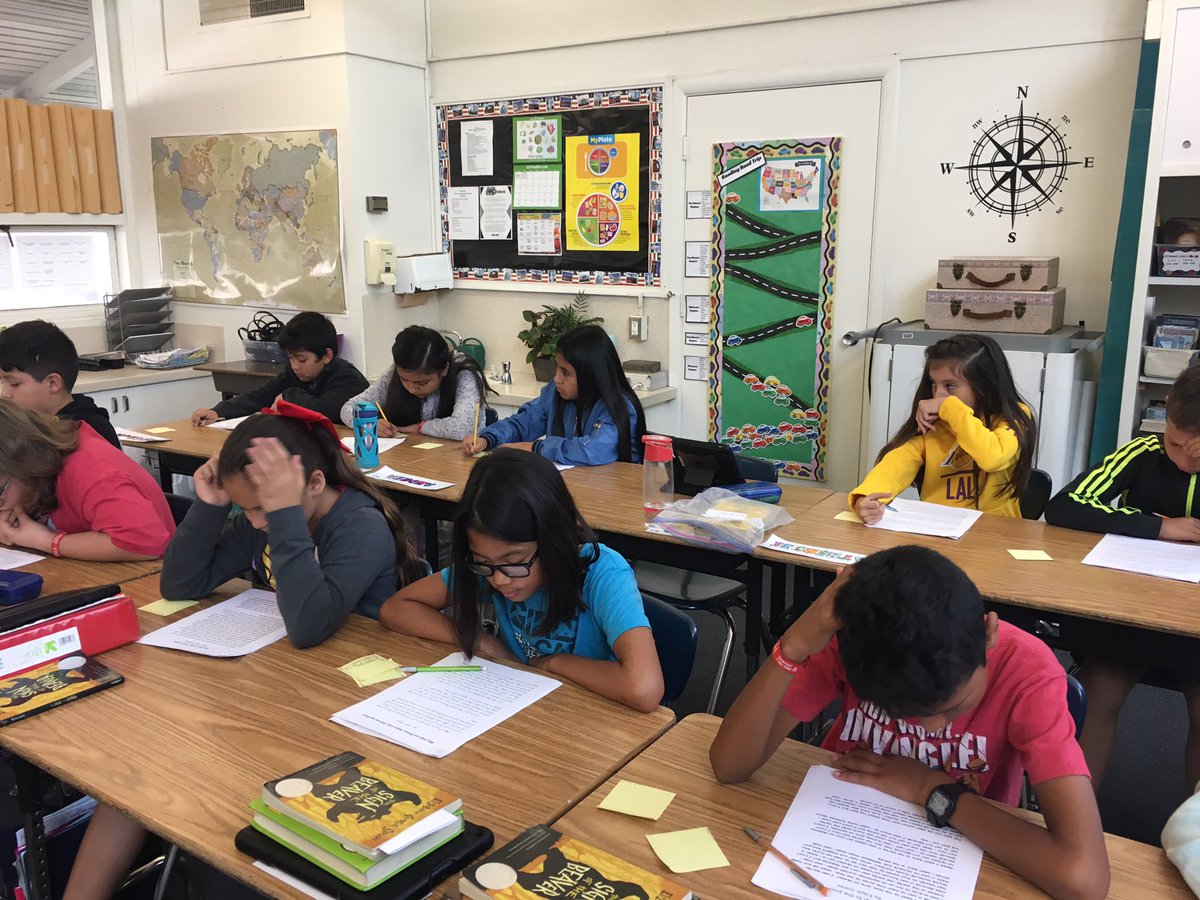 BaggerRaymond's tweet photo. 5th Graders Celebrating their 2nd personal narrative pieces by leaving positive feedback. #raymond_school #raymondraccoons #FSDLearns https://t.co/zegzNtcs0D