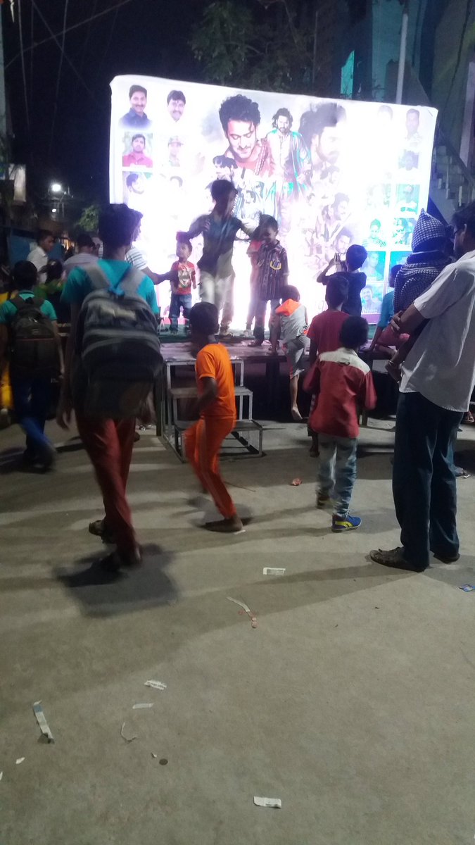 Darling_lokesh_'s tweet photo. One more from vjy #prabhas birthday #HappyBirthdayPrabhas  #Saaho https://t.co/SjMJ3aCeHq