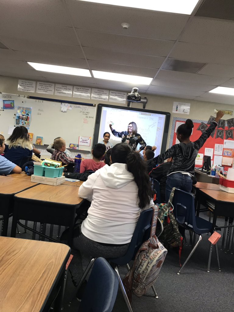 MrsCrook1126's tweet photo. Big thank you to Mrs. Flores for coming in and reviewing vocabulary with #WonderCrooks using TPR #TotalPhysicalResponse So #fun and #engaging #TCSDShare @MapleColts #MapleTCSD https://t.co/jl0FjIbc5R