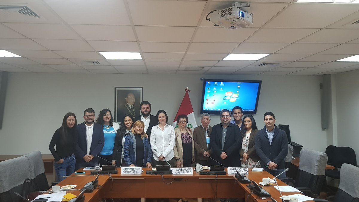 TECHOpe's tweet photo. Gracias @AlbertoBelaunde y @MarisaGlave por recibirnos para hacer la entrega formal de los resultados del primer estudio sobre los asentamientos populares, conocidos también como asentamientos humanos, de San Juan de Miraflores #relevamientoSJM https://t.co/zVNcCdO5oR