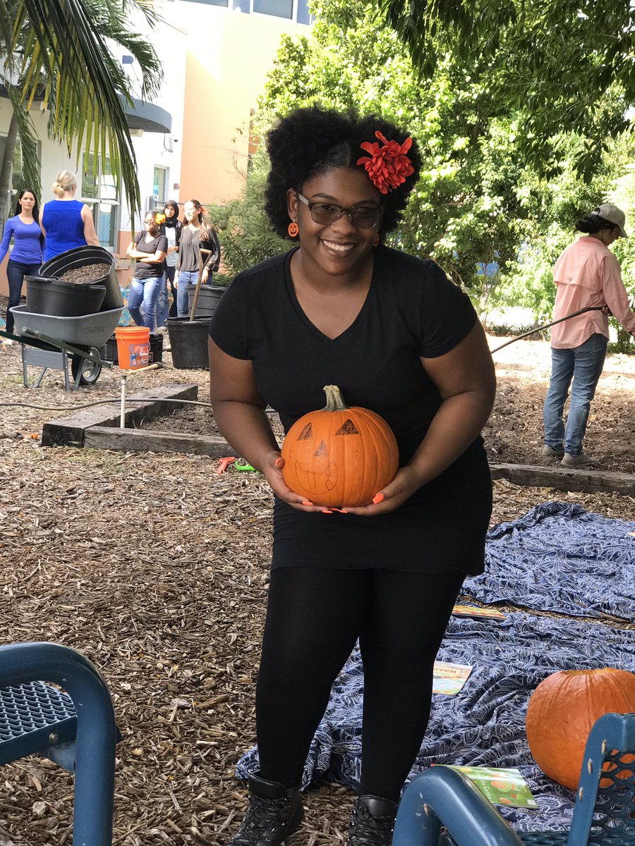 KhayBeau's tweet photo. I might just be that educator to teach what cannot be taught through lesson 🧠👧🏼👦🏿👧🏽... #Nurturer #FutureEducator #Child #Developmentalist #educationiskey #letslearntoday #nottomorrow https://t.co/zQhLrmWvns