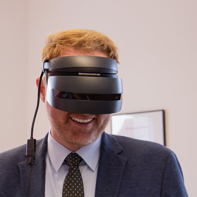 Vuframe's tweet photo. Vielen Dank für den heutigen Besuch, @PeterAumer! 🙌🏼 🎉
Es war uns eine große Freude, Ihnen einen Einblick ins Thema Augmented & Virtual Reality und die Arbeit im Bayerischen Tech-StartUp VUFRAME® zu geben. Wir freuen uns schon jetzt auf das nächste Treffen. 😁 # AR #VR #Vuframe https://t.co/RAQe4HeiFX