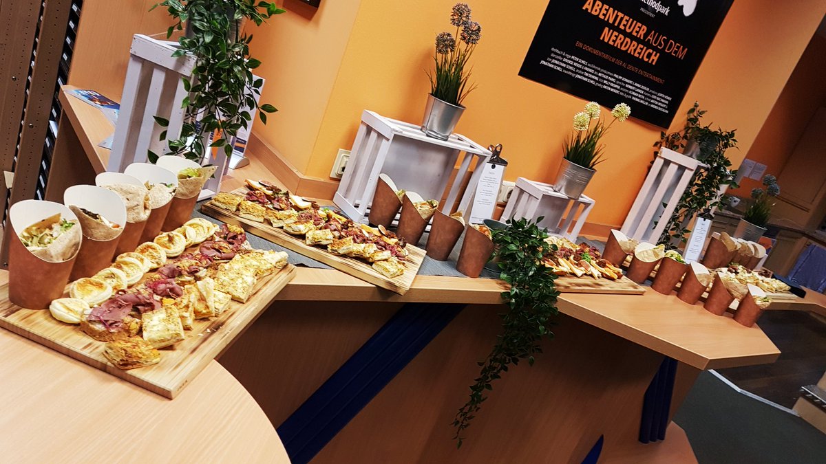 ULSolutionsSIS's tweet photo. Nach dem tollen Vortrag genießen wir für die folgenden Gespräche das wundervolle Catering von @FrauPunktB 💝 #mp_tip https://t.co/ptC31mpqXL
