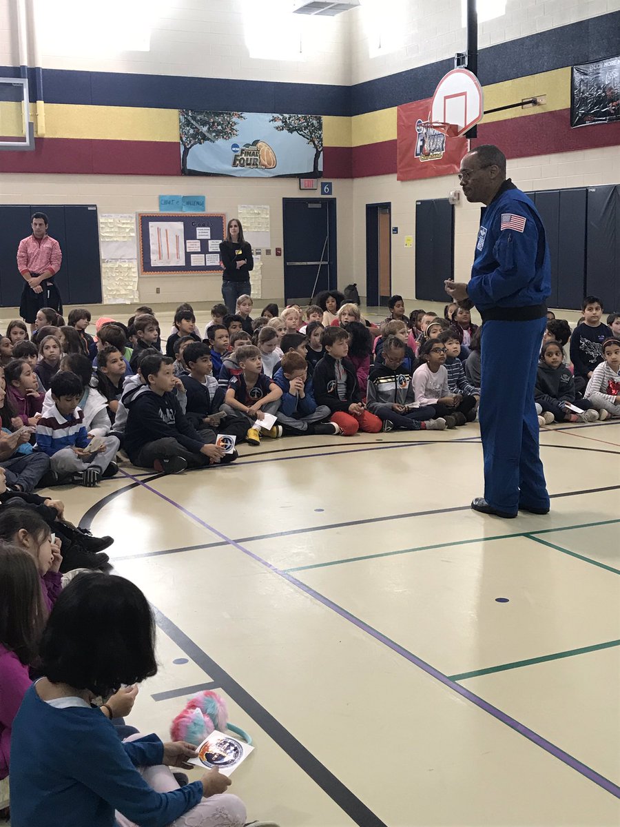 ASFSOnline's tweet photo. @NASA Astronaut @alvindrew visited our 3rd grade students this morning. He shared about his experiences in space and answered questions that the students had. @APSVirginia @#APSisAwesome #science #space https://t.co/afZugJa0Hg