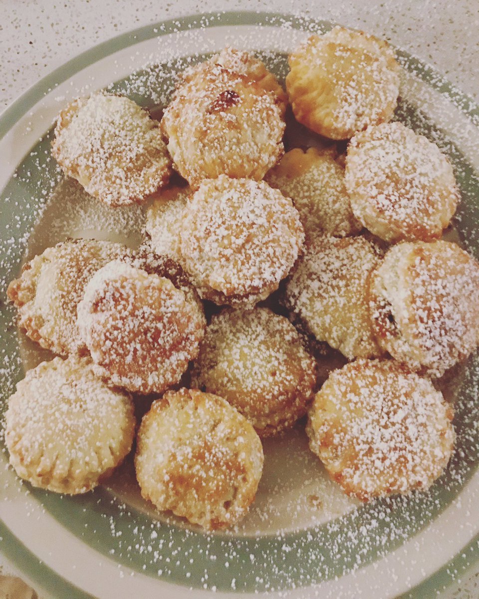SkyJacquie's tweet photo. Too soon ? #watchingGBBO #practisingforxmas #bakinggoals actually was trying ready rolled pastry - puff and shortcrust - the puff won - thatโs the mince pie Iโm going for this year - the lazy one - thank god thatโs sorted ๐จโ๐ณ https://t.co/X2QP0fY4ve