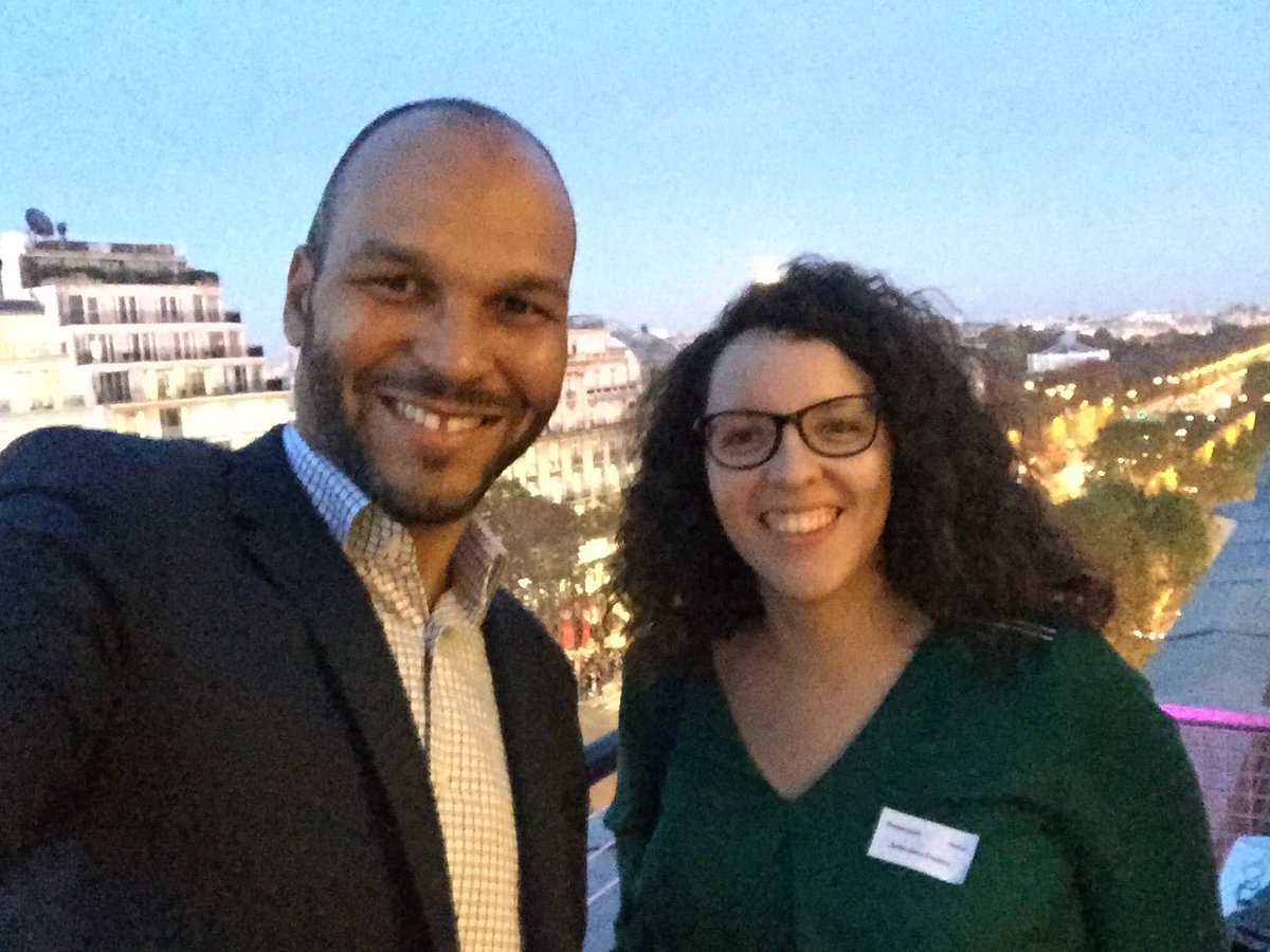 On #rezote ce soir ! Bon anniversaire  @Rezoefr ! Merci @Sabrinarezoe pour l’invitation !