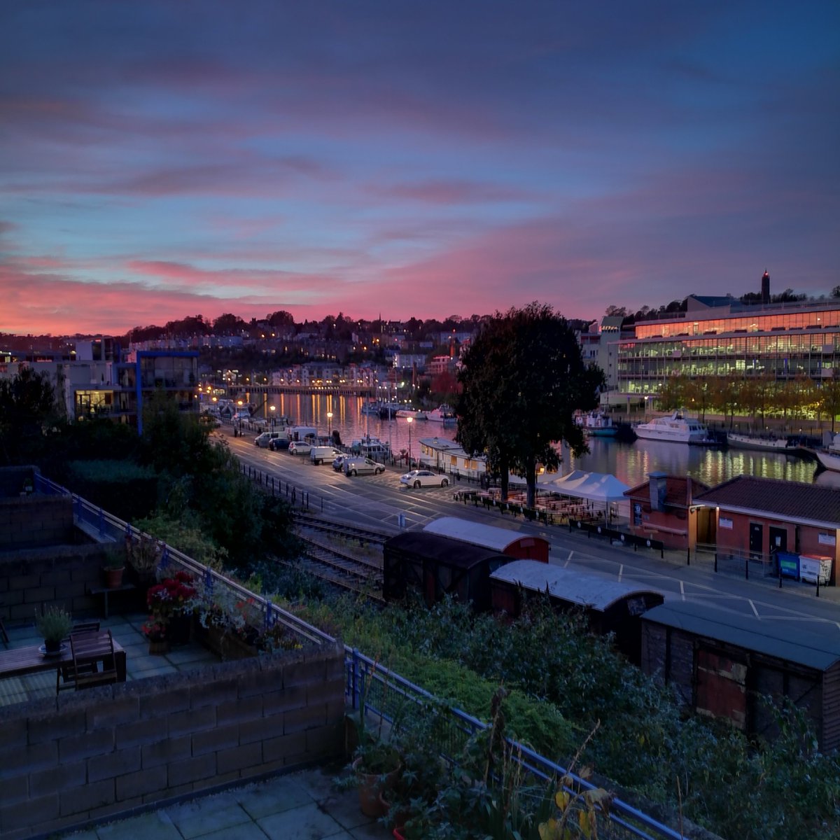 EmilyHenleySW's tweet photo. I ❤️ Bristol! 
#Bristol #sunset https://t.co/YLV0emD6tf