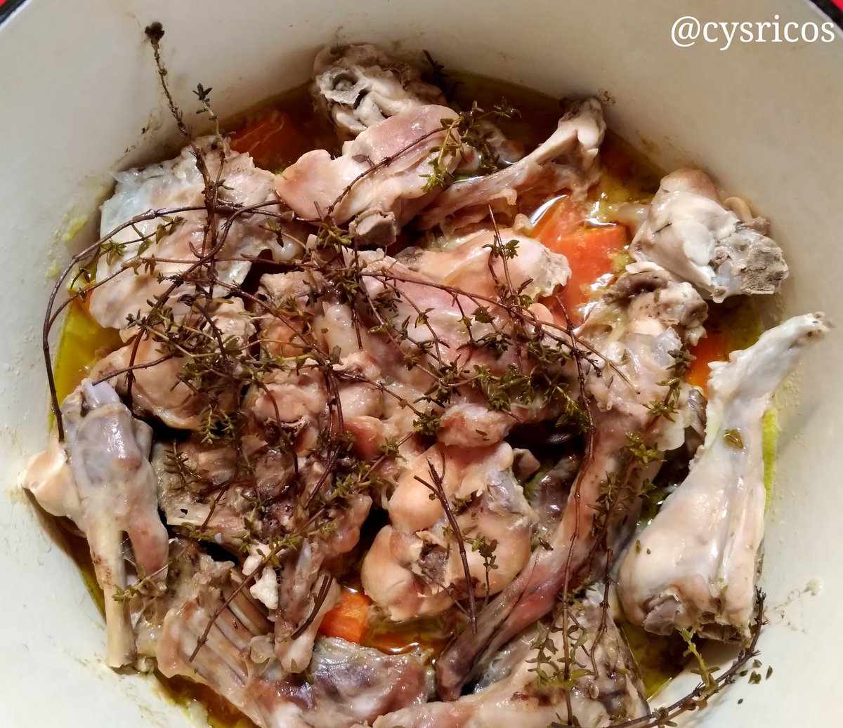 cysricos's tweet photo. Parece que por fin va a llegar el frío, así que es el momento de desempolvar la cocotte para preparar esos guisos que tanto nos gustan. https://t.co/PSPYxlOjpa