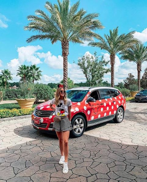 When your outfit matches your ride 🙌🏼 Hop in a Minnie Van for a fun cruise over to the <a href="/WaltDisneyWorld/">Walt Disney World</a> Theme Parks, just minutes away from #FSOrlando. (📸: <a href="/MarissaCasey/">Marissa Casey Grossman</a>) #TravelTuesday #WDW
