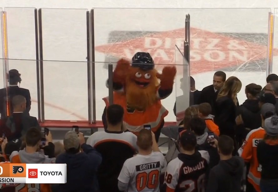 thecomeback's tweet photo. Gritty sent to the penalty box, proceeds to destroy the penalty box https://t.co/4xpWGO1sG1 https://t.co/6ZzER0OfLw