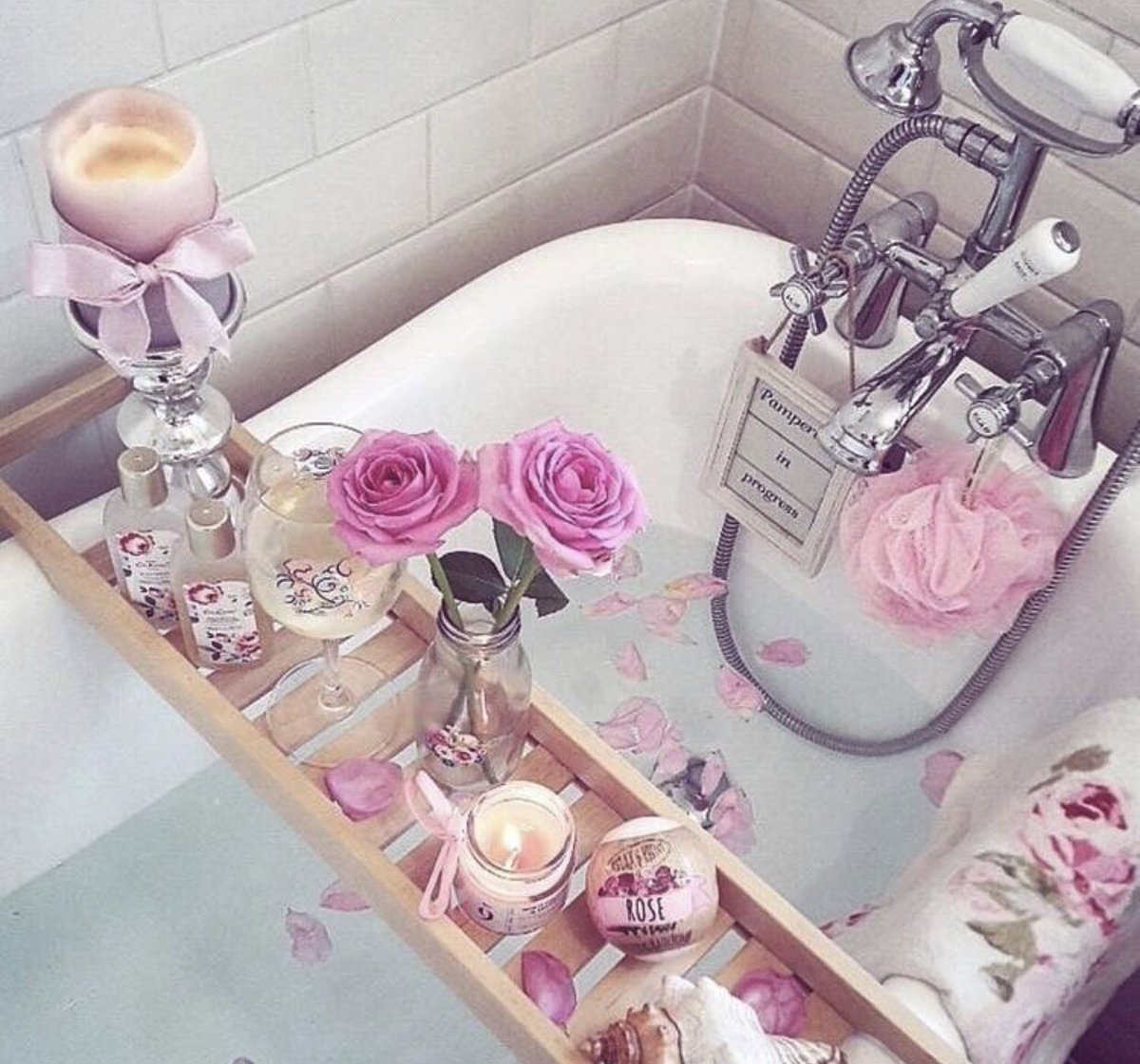 WhiteningLtning's tweet photo. Refresh and relax itβs a new week babes π Pick up a teeth whitening kit and refresh your smile too. Shop with code CUPID to get 50% off ππΈ #whiteningteeth #whiteninglightning #ledteethwhitening #teethwhiteningkit https://t.co/ULdYX2S7L5