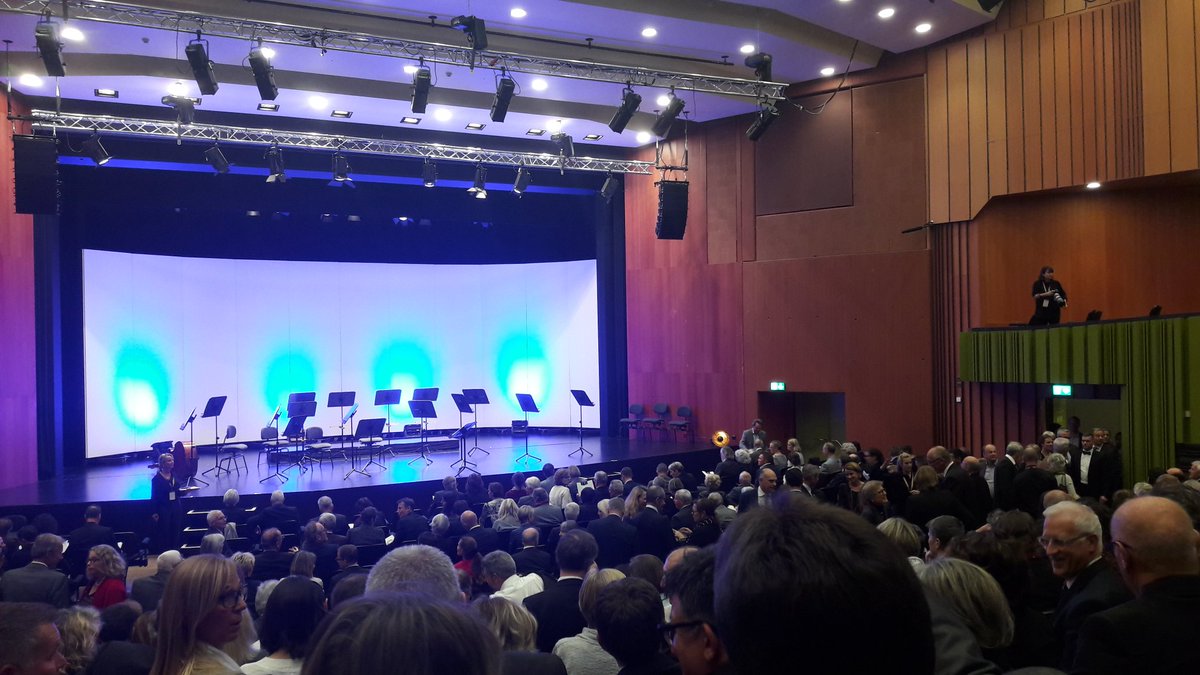 melaniebeutler's tweet photo. Volles Haus im #KKThun
Gebrüder Koncz beehren das Tor zum Berner Oberland und ich geniesse Eheabend. #Kultur #Thun https://t.co/u6WK5N6Q23